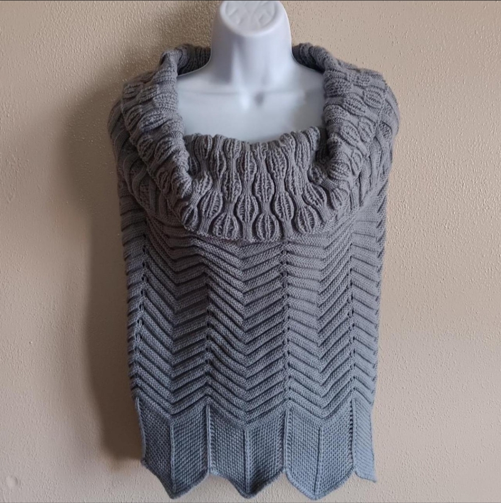 Gray Chevron Thick Knit Victoria Leland Scarf Cowl Neck Shroud Poncho Shawl Fall